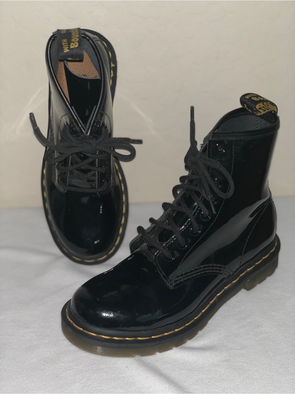 DR MARTENS BRAND NEW SIZE 6 WOMANS 11821 BLACK PATENT AIR WAIR LEATHER BOOTS